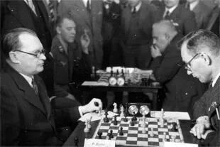 Alekhine fue encarcelado más de un mes en Alemania cuando la Primera Guerra Mundial lo sorprendió en el torneo de Mannheim, en 1914