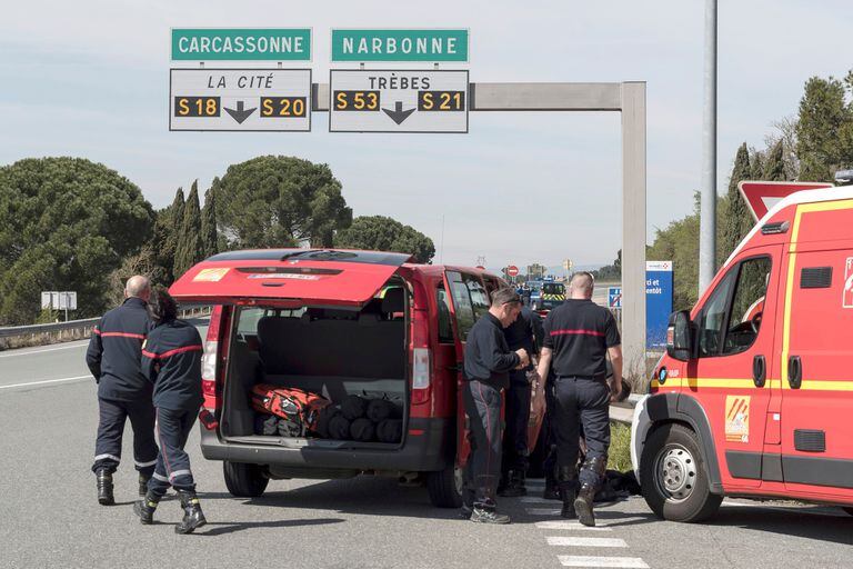 Francia: un hombre tomó rehenes en un supermercado, mató a tres personas y fue abatido