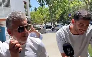 Jorge Messi, abordado por los periodistas tras reunirse con el presidente Joan Laporta