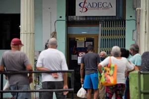 Inflación, dolarización del consumo, desabastecimiento y brecha cambiaria: la crisis asfixia a los cubanos