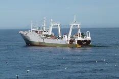 Pesca ilegal: capturan un buque español con 320 toneladas de pescado fresco