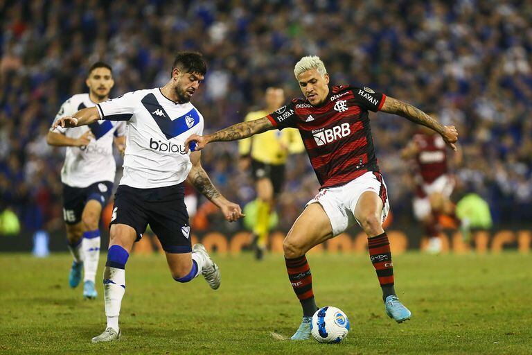Francisco Ortega contra Pedro: Vélez y Flamengo protagonizaron un duelo demasiado desparejo dentro y fuera de la cancha