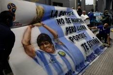 Maradona: la crisis, la operación y el alivio, en otro día al límite