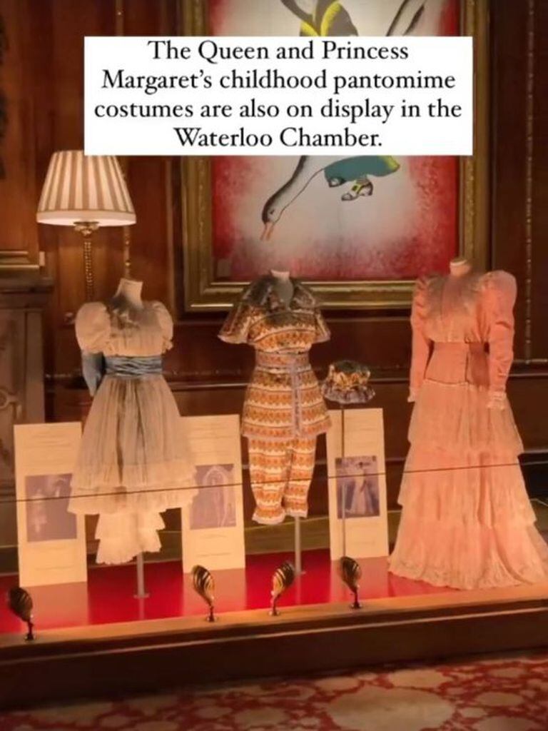 También se exhibirán los disfraces y trajes que la reina y su hermana Margarita llevaron durante los años 1941 a 1944 en las celebraciones navideñas (Crédito: Captura de Instagram)