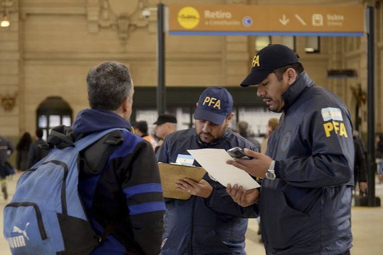 La Policía Federal empezó ayer a realizar controles especiales en la estación ferroviaria de Retiro