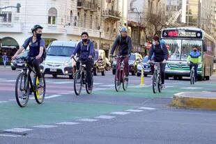 La bicisenda sobre la avenida Córdoba, junto a la instalada en la avenida Corrientes, provocó un aumento en la cantidad de ciclistas que se volcaron a la red