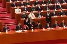 Se llevaron a Hu Jintao, antecesor de Xi Jinping, en plena ceremonia del Partido Comunista de China