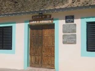La escuela Ramón A. Sierralta, la única de Las Papas, es su institución más antigua.