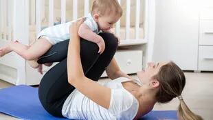 Incorporar al bebé a la rutina de ejercicios no sólo beneficiará a la mamá, también repercutirá positivamente en el niño.