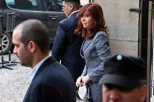Revisan el procesamiento de Cristina Kirchner por trasladar muebles de sus hoteles en aviones oficiales