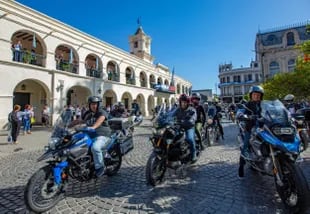 El reclamo de cientos de motociclistas en Salta por el docente muerto en Bolivia, esta tarde