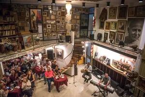 La casa bohemia que recibe a las vanguardias artísticas desde 1940 y donde sigue sonando la música