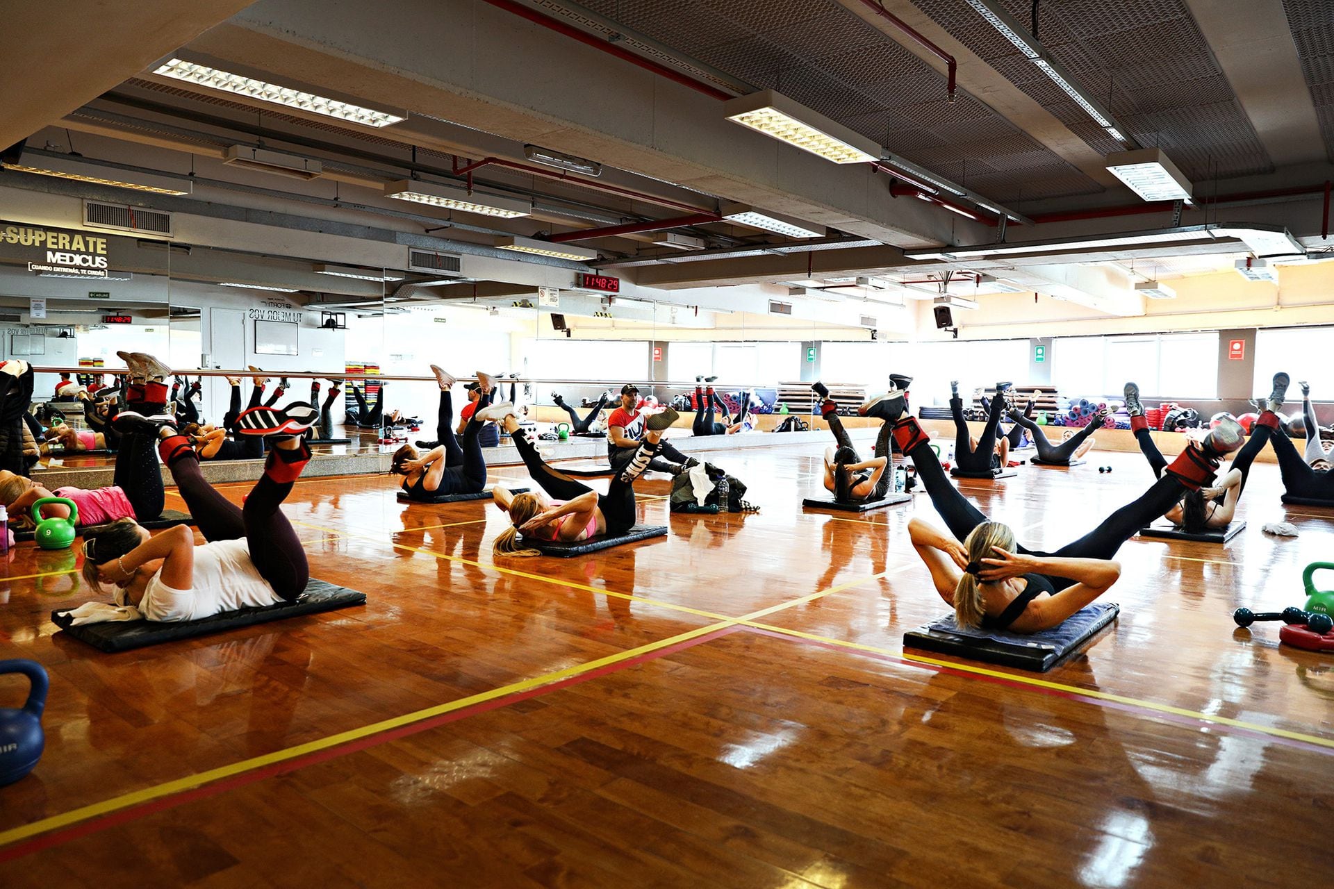 Clase de fitness indoors en el Megatlon de Paseo Alcorta