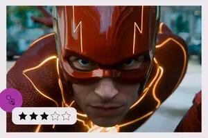 Flash, el muchacho común que quiere reescribir su pasado trágico, se suma a la lista de superhéroes atrapados en el multiverso
