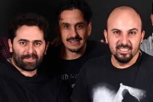 Martín Carrizo con los directores de 'Acariciando el golpe', Diego Dachdje y Fernando Dachdje