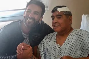 El médico Leopoldo Luque y Diego Armando Maradona