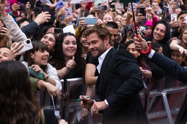 PHOTOS: From Chris Hemsworth’s sympathy to his fans to Elizabeth Shue’s public appearance