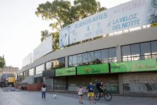 La entrada principal de la estación Retiro está cerrada desde que comenzó la pandemia de coronavirus; en las próximas semanas podría abrir en forma parcial