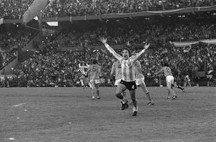 Daniel Bertoni, uno de los goleadores de la selección argentina que se consagró campeona en Argentina 1978, ya era parte del plantel cuando se enfrentó a cuatro equipos argentinos en un pentagonal.