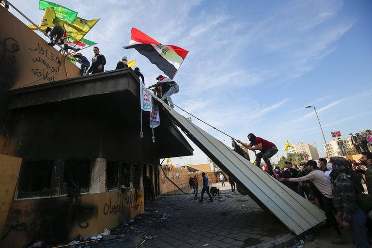 Las milicias proiraníes asaltaron la embajada de EE.UU. en Bagdad
