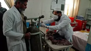 Walid recibe oxígeno en un hospital en Musa Qala. En Afganistán, unos 4.214 menores presentaban desnutrición para dicienbre de 2021