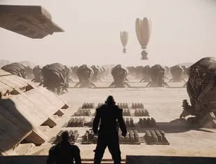 Escenas de la película  Dune dirigida  por Denis Villeneuve y basada en la  novela de ciencia ficción escrita por Frank Herbert