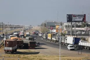 Camiones parados por la falta de gasoil en Mendoza