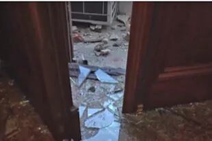 Vidrios rotos y piedras en el despacho de Cristina Kirchner