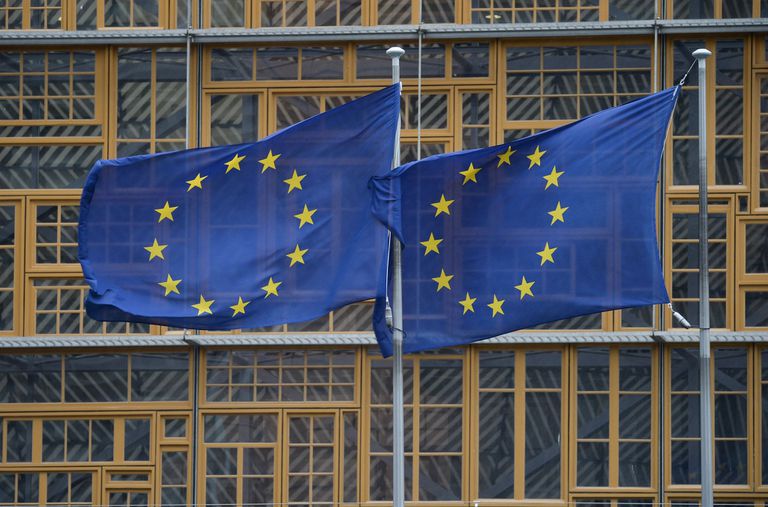 13-12-2021 Banderas de la UE en la sede de la Comisión Europea en Bruselas POLITICA EUROPA UNIÓN EUROPEA ALEXEY VITVITSKY / SPUTNIK / CONTACTOPHOTO