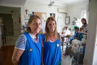 Pilar Vallilengua y Socorro Ham, voluntarias del hospice San Camilo.