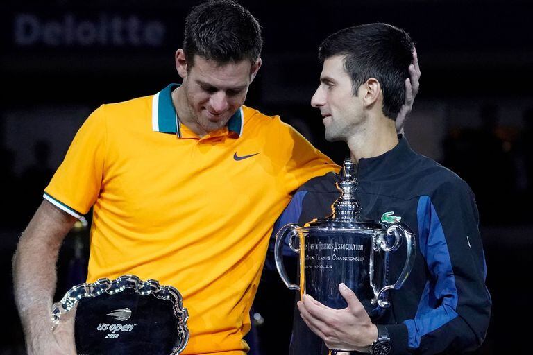 En la historia: Juan Martín Del Potro junto a Novak Djokovic, en la premiación en el US Open