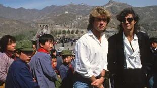 George Michael y Andrew Ridgeley en la Muralla China, en 1985