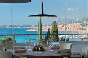 Vista de la Costa Azul francesa desde el salón del restaurant Mirazur