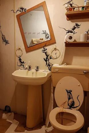Las ratas de Banksy hicieron estragos en su propio baño, durante la cuarentena 