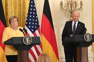 El presidente de Estados Unidos, Joe Biden, y la canciller alemana, Angela Merkel, celebran una conferencia de prensa conjunta