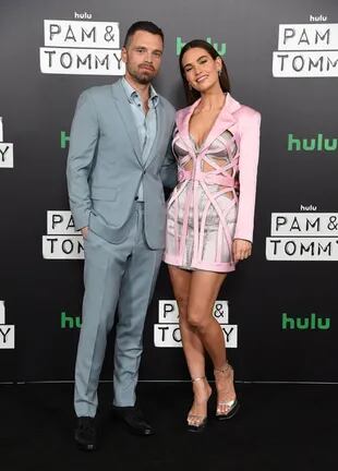 Lily James y Sebastian Stan en la red carpet de Pam & Tommy