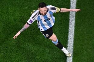Messi festeja uno de sus goles en el Mundial 2022; convirtió siete en la misma cantidad de partidos