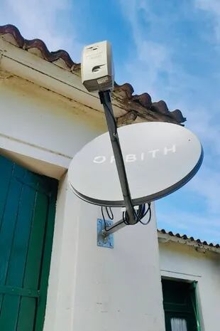 Una instalación satelital de Orbith en una escuela rural argentina