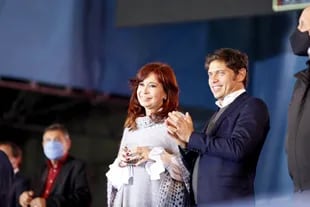 ARCHIVO.- Cristina Kirchner y Axel Kicillof al término de la campaña del Frente de Todos