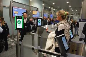 El nuevo método que te permite acelerar la entrada a los aeropuertos de Estados Unidos