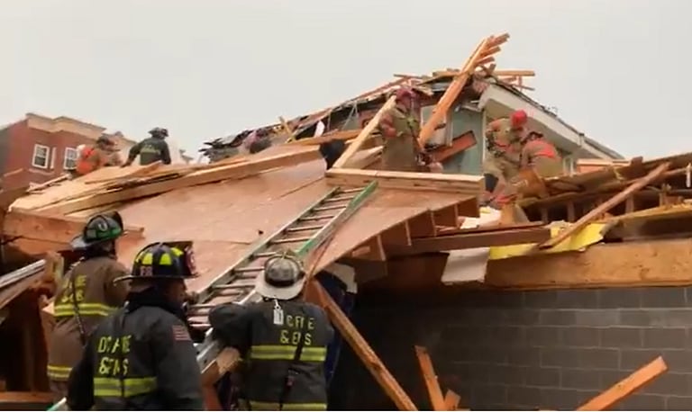 Se derrumbó un edificio en construcción de cinco pisos en Washington: hay heridos