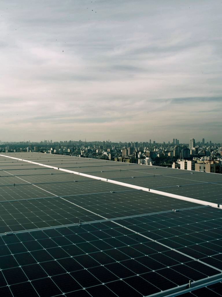 Muchos edificios optan por instalar paneles solares para alimentar de energía los espacios comunes