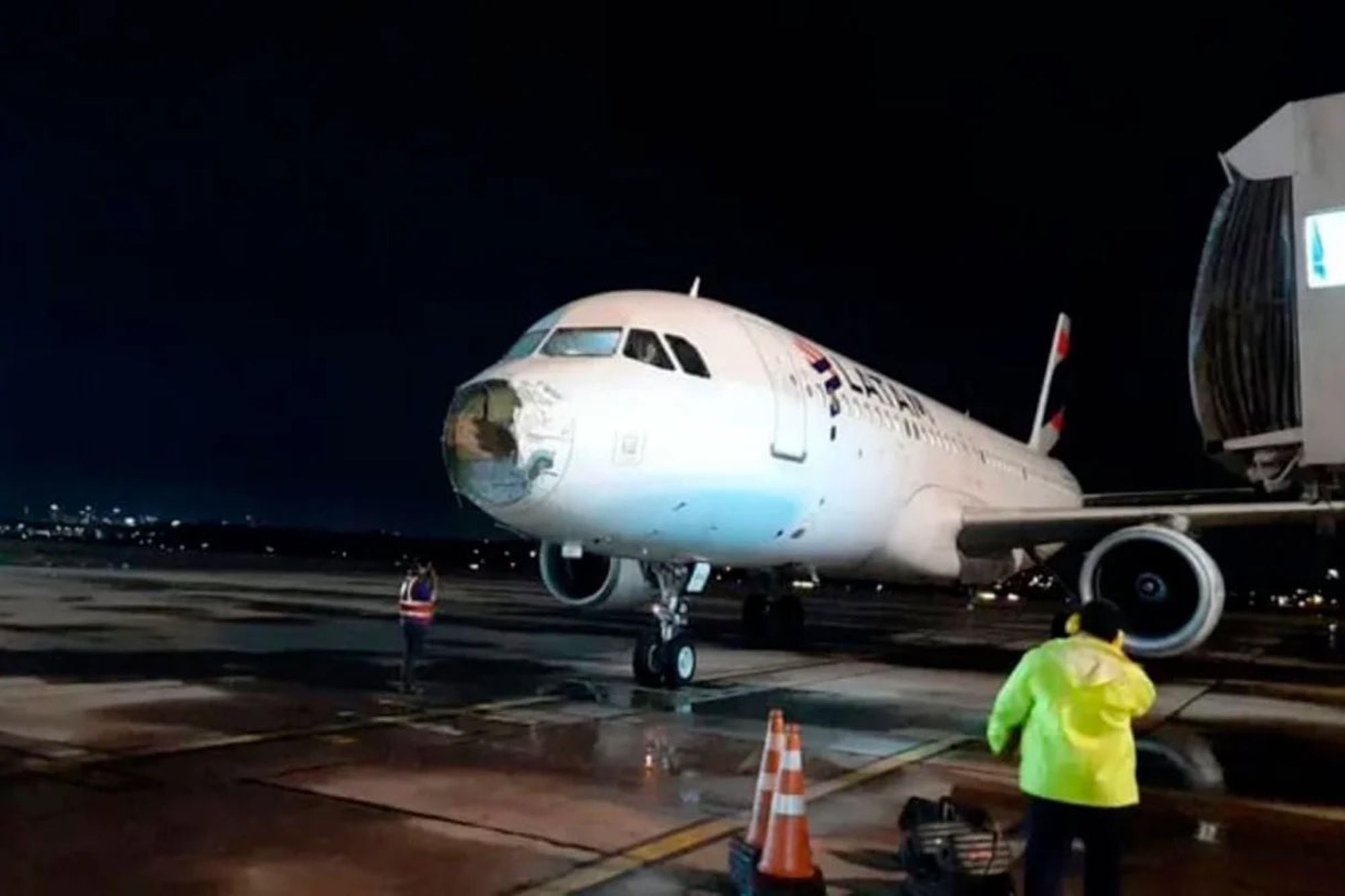 Se pueden llevar botellas de agua en el avion