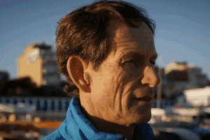 Campeón sensible y abuelo malcriador, el navegante de 59 años busca más gloria en Tokio 2020