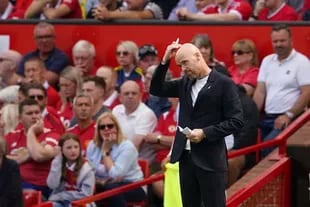 Erik Ten Hag, entrenador holandés de Manchester United, está en problemas: se oponía a la salida de CR7, pero a la luz de los pésimos resultados en la Premier League (dos derrotas en dos partidos), ahora aceptaría la salida del astro portgués