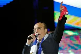 El candidato presidencial Daniel Martinez, del Frente Amplio durante el cierre de campaña