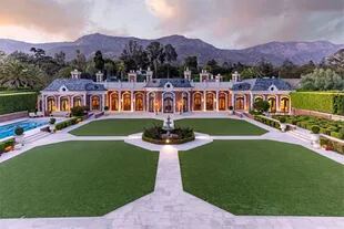 La casa a la venta es conocida como el "Palacio de Versalles de California"