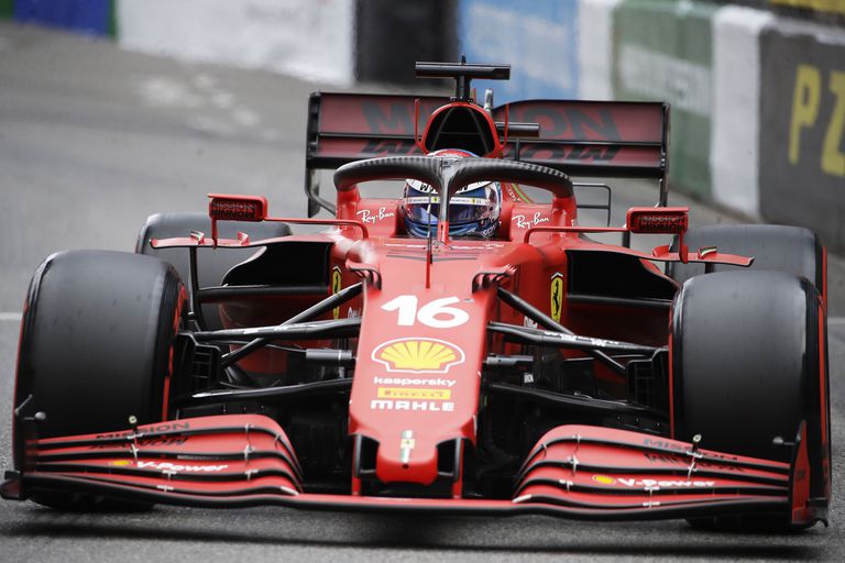 El circuito callejero de Mónaco, escenario de una de las dos poles que marcó Charles Leclerc con el modelo SF21 el año pasado; Ferrari apunta a retomar el camino de los triunfos, esos que se apagaron en la carrera de Monza en 2019