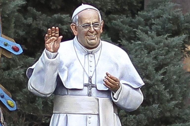 El escultura de Bergoglio, hecha por Pugliese