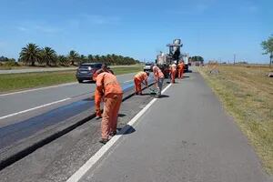 El gobierno bonaerense puso en marcha la repavimentación de casi 150 kilómetros de la ruta 2